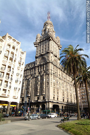 Palacio Salvo - Departamento de Montevideo - URUGUAY. Foto No. 22754