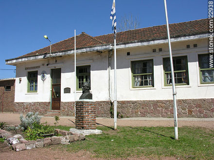 Escuela - Departamento de Montevideo - URUGUAY. Foto No. 22938