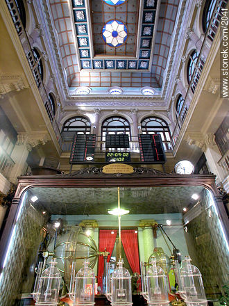 Edificio de la Dirección de Loterías y Quinielas - Departamento de Montevideo - URUGUAY. Foto No. 2041