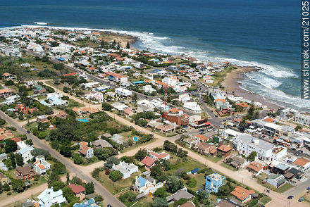 La Barra. Avenida Presidente. Eduardo Víctor Haedo. - Punta del Este y balnearios cercanos - URUGUAY. Foto No. 21025