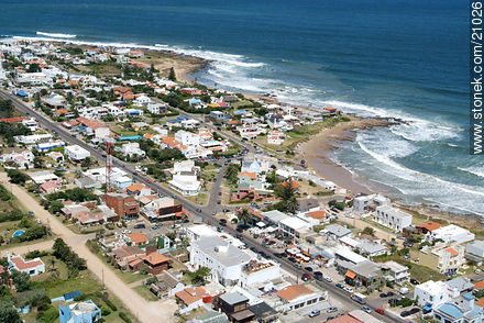 La Barra. Avenida Eduardo Víctor Haedo. - Punta del Este y balnearios cercanos - URUGUAY. Foto No. 21026