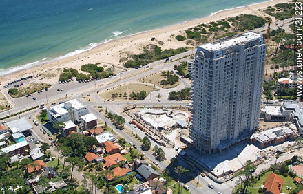 Torre Le Jardin (en obra) - Punta del Este y balnearios cercanos - URUGUAY. Foto No. 21223