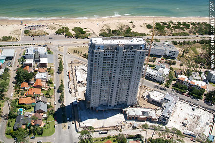 Torre Le Jardin (en obra) - Punta del Este y balnearios cercanos - URUGUAY. Foto No. 21224