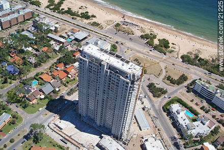 Torre Le Jardin (en obra) - Punta del Este y balnearios cercanos - URUGUAY. Foto No. 21225