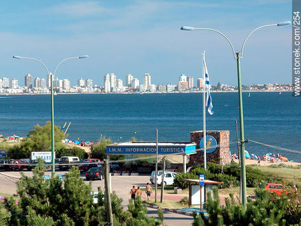Desde las Delicias. Al fondo la Península. - Punta del Este y balnearios cercanos - URUGUAY. Foto No. 254