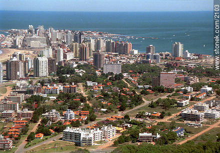 Foto aérea de Maldonado y Punta del este. - Punta del Este y balnearios cercanos - URUGUAY. Foto No. 2103