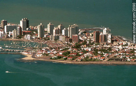 La Península vista hacia el sureste. - Punta del Este y balnearios cercanos - URUGUAY. Foto No. 2090