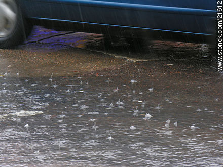 Calle con lluvia -  - IMÁGENES VARIAS. Foto No. 21612