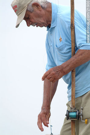Old fisherman - Department of Maldonado - URUGUAY. Photo #21900