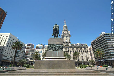 Plaza Independencia de Montevideo - Departamento de Montevideo - URUGUAY. Foto No. 27167