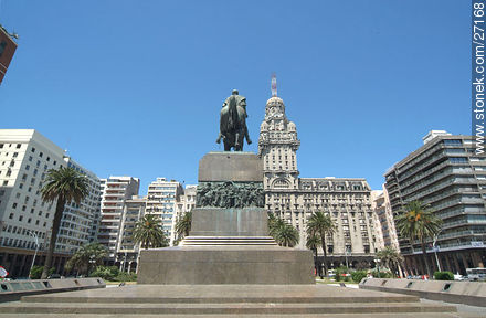 Plaza Independencia de Montevideo - Departamento de Montevideo - URUGUAY. Foto No. 27168