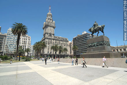 Plaza Independencia de Montevideo - Departamento de Montevideo - URUGUAY. Foto No. 27169