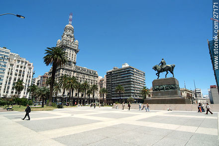 Plaza Independencia de Montevideo - Departamento de Montevideo - URUGUAY. Foto No. 27171