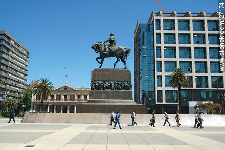 Plaza Independencia de Montevideo - Departamento de Montevideo - URUGUAY. Foto No. 27174
