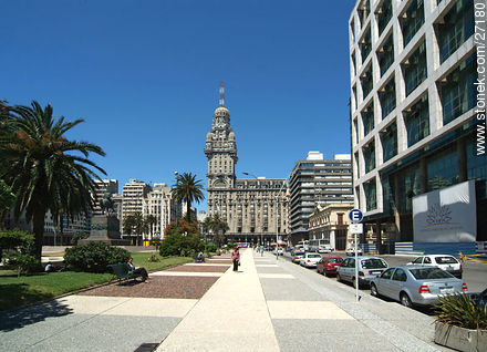 Plaza Independencia de Montevideo - Departamento de Montevideo - URUGUAY. Foto No. 27180