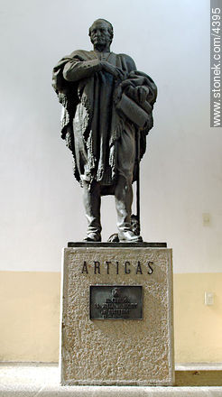Artigas statue in Cabildo - Department of Montevideo - URUGUAY. Photo #4395