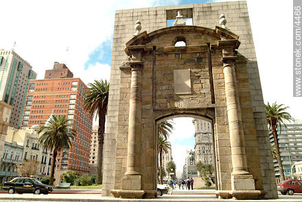 Puerta de la Ciudadela. - Departamento de Montevideo - URUGUAY. Foto No. 4466