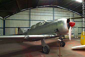 T-6. Museo Aeronáutico (hasta 2013 en la zona del Mercado Modelo frente al Cilindro Municipal) - Departamento de Montevideo - URUGUAY. Foto No. 4645