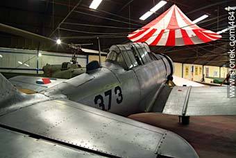 T-6. Museo Aeronáutico (hasta 2013 en la zona del Mercado Modelo frente al Cilindro Municipal) - Departamento de Montevideo - URUGUAY. Foto No. 4647