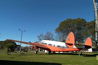 Museo Aeronáutico (hasta 2013 en la zona del Mercado Modelo frente al Cilindro Municipal) - Departamento de Montevideo - URUGUAY. Foto No. 4658