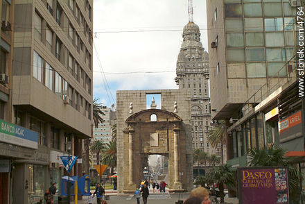 Ciudadela from Sarandi pedestrian street - Department of Montevideo - URUGUAY. Photo #4764