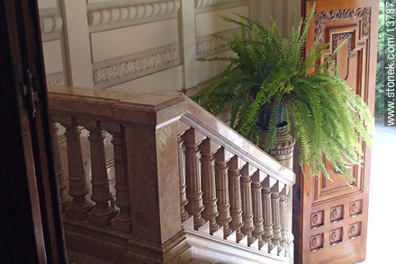 Acceso al interior de la residencia presidencial - Departamento de Montevideo - URUGUAY. Foto No. 13787