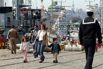 Puerto de Montevideo - Departamento de Montevideo - URUGUAY. Foto No. 13794