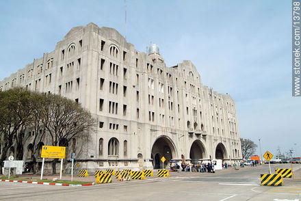 Edificio del Comando de la Armada - Departamento de Montevideo - URUGUAY. Foto No. 13798