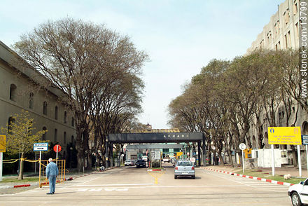 Salida del Puerto de Montevideo - Departamento de Montevideo - URUGUAY. Foto No. 13799