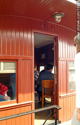 Acceso al vagón antiguo - Departamento de Montevideo - URUGUAY. Foto No. 13809