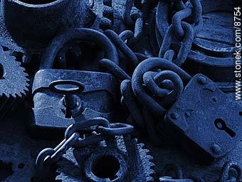Old rusty metal. Gears, locks and chains  -  - MORE IMAGES. Photo #8754