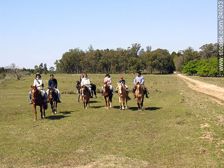 Horse back riding - Department of Florida - URUGUAY. Foto No. 24003